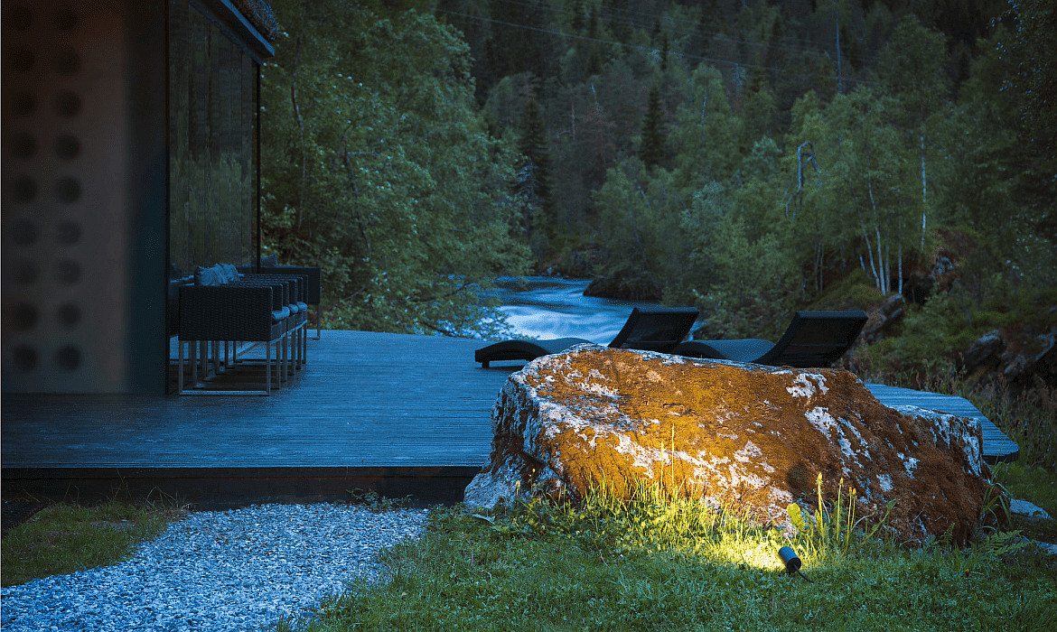 SLV Projecteur d'extérieur HELIA SPOT S avec prise de courant, commutable, pivotant à la cardan IP66, anthrazit SLV Projecteur d'extérieur HELIA SPOT S avec prise de courant, commutable, pivotant à la cardan IP66, anthrazit