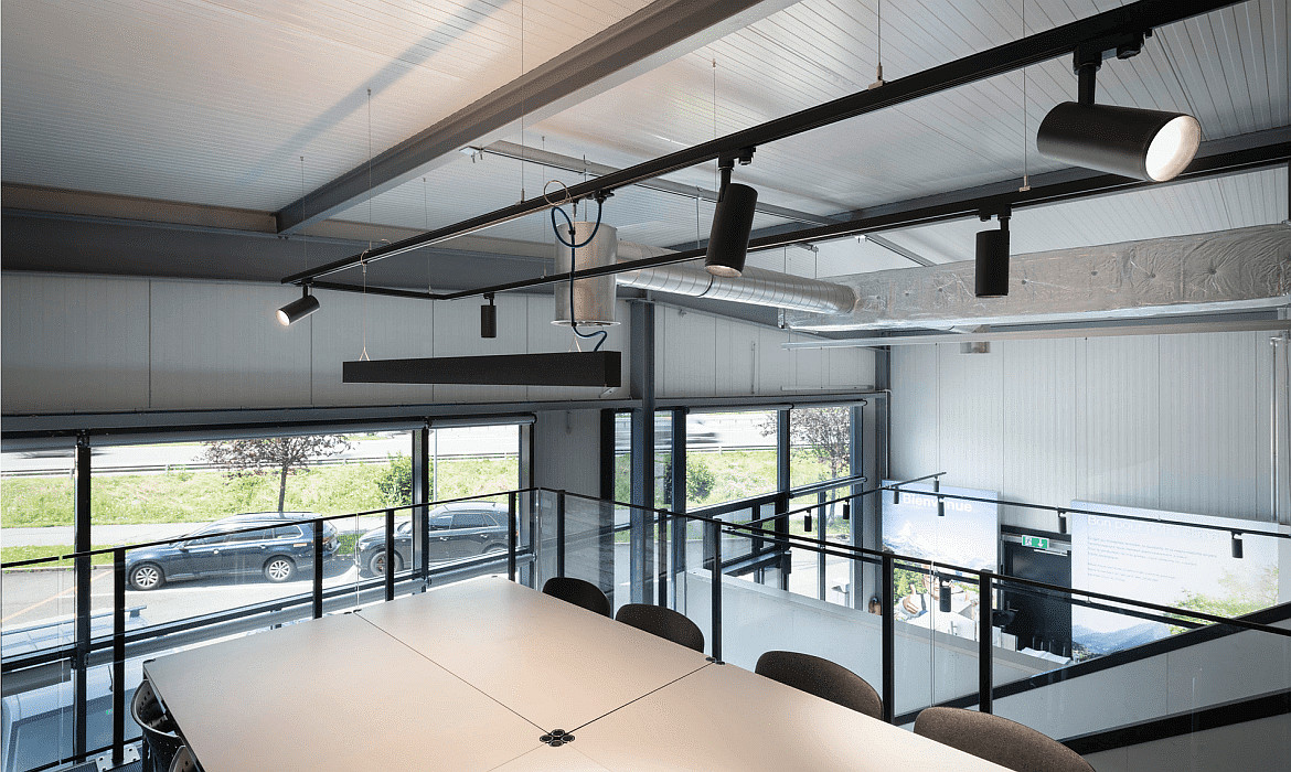 SLV LED Pendelleuchte GLENOS, 200.5cm, UGR <28, dimmbar, 85W 4000K 6600lm, Mattschwarz SLV LED Pendelleuchte GLENOS, 200.5cm, UGR <28, dimmbar, 85W 4000K 6600lm, Mattschwarz