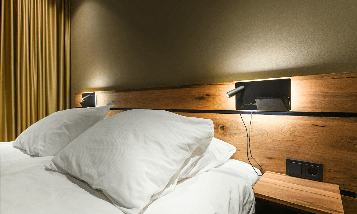 SLV LED Wall luminaire SOMNILA SPOT Indoor, 13W, 3000K, Spot 65lm, incl. USB port, Spot left, black, back light 370lm SLV LED Wall luminaire SOMNILA SPOT Indoor, 13W, 3000K, Spot 65lm, incl. USB port, Spot left, black, back light 370lm