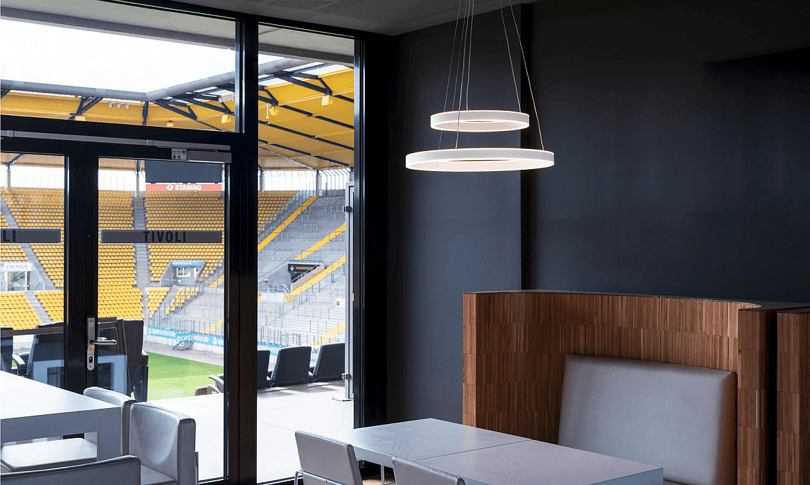 SLV LED Pendelleuchte ONE DOUBLE PHASE UP/DOWN, Ø 60cm, 35W 2700/3000K (CCT) 1270lm 4x130°, CRi >90, dimmbar, weiß SLV LED Pendelleuchte ONE DOUBLE PHASE UP/DOWN, Ø 60cm, 35W 2700/3000K (CCT) 1270lm 4x130°, CRi >90, dimmbar, weiß