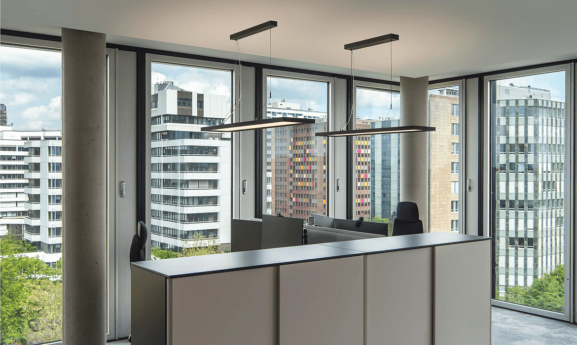 SLV Luminaire à suspension WORKLIGHT DALI haut bas, contrôlable par DALI, UGR < 19 IP20, noir gradable SLV Luminaire à suspension WORKLIGHT DALI haut bas, contrôlable par DALI, UGR < 19 IP20, noir gradable