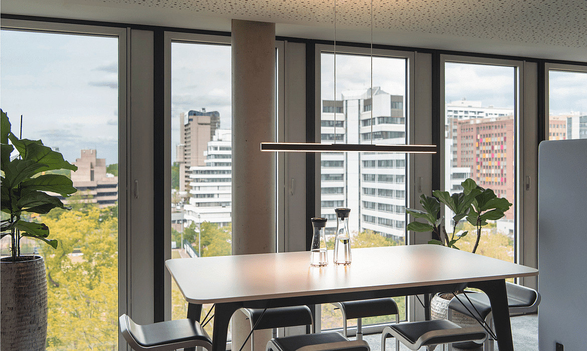 SLV Pendant luminaire ONE LINEAR 100 PHASE up/down, 24W, 2700/3000K, black SLV Pendant luminaire ONE LINEAR 100 PHASE up/down, 24W, 2700/3000K, black