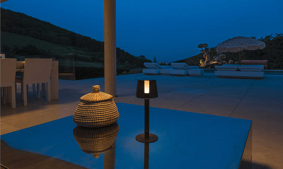 SLV Lampada da tavolo a batteria TAHA IP65, nero dimmerabile SLV Lampada da tavolo a batteria TAHA IP65, nero dimmerabile