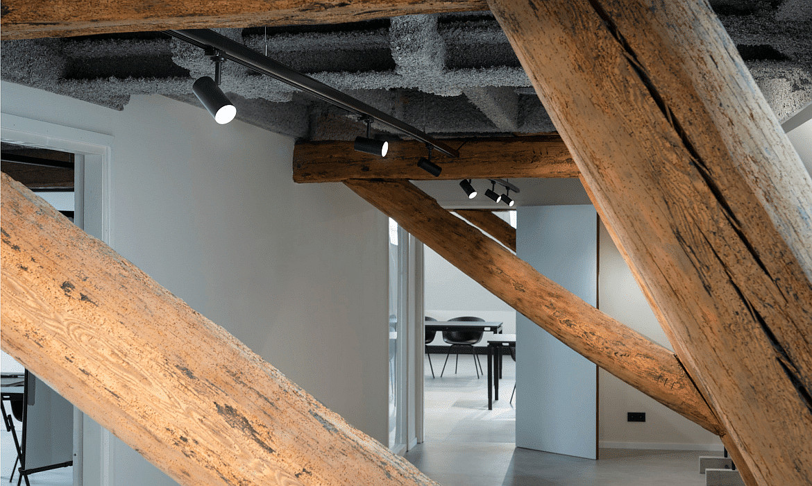 SLV 3-phase spot NOBLO® SPOT round, cardanic swivelling IP20, black dimmable SLV 3-phase spot NOBLO® SPOT round, cardanic swivelling IP20, black dimmable