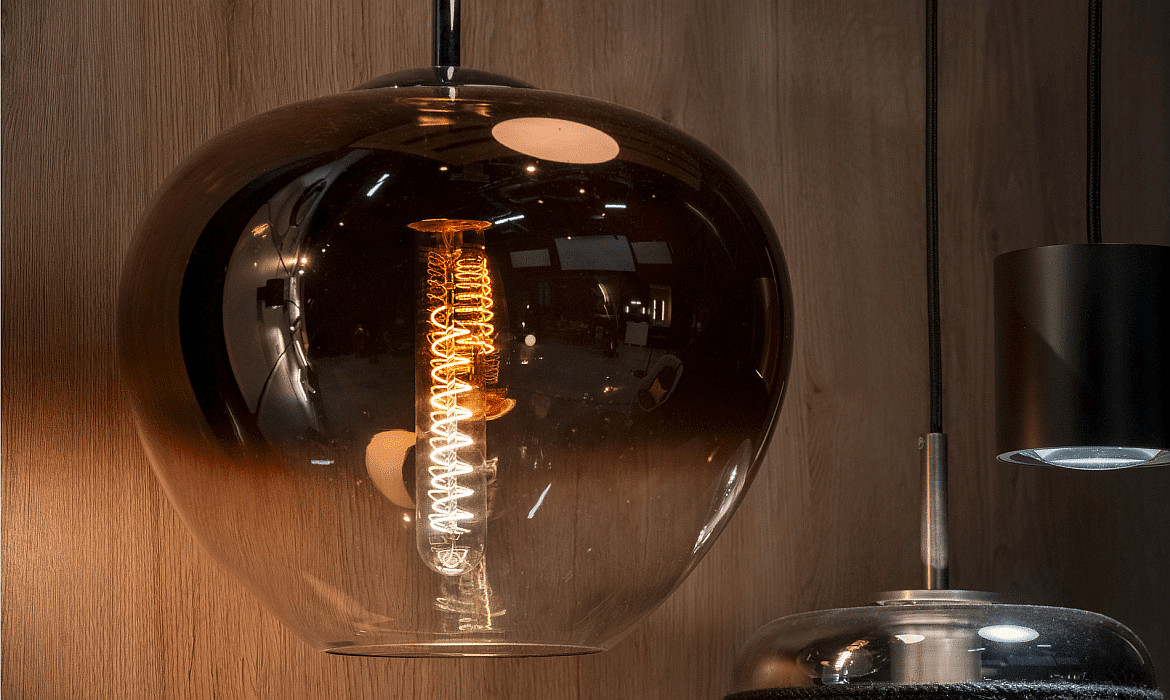 Segula Ampoule à filament TUBE SOFT SPIRAL - PHASE clair E27 6W 570lm 2200K 330° CRI 90-100 gradable Segula Ampoule à filament TUBE SOFT SPIRAL - PHASE clair E27 6W 570lm 2200K 330° CRI 90-100 gradable