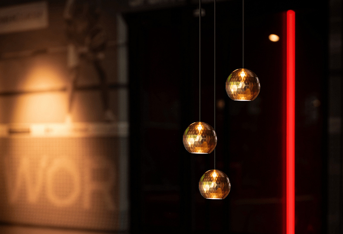 SLV Dekorative LED 1-Phasen Pendelleuchte DYSKO, IP20, 6.7W 2700 750lm 36°, CRi>90, dimmbar, Gold / Adapter schwarz SLV Dekorative LED 1-Phasen Pendelleuchte DYSKO, IP20, 6.7W 2700 750lm 36°, CRi>90, dimmbar, Gold / Adapter schwarz