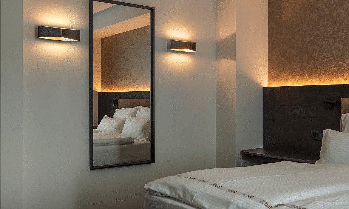 SLV LED Wall luminaire CARISO WL-4 LED, 2x 9W LED, 2700K, black/brass SLV LED Wall luminaire CARISO WL-4 LED, 2x 9W LED, 2700K, black/brass