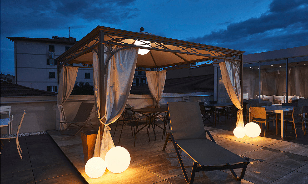 SLV Outdoor luminaire ROTOBALL Ball luminaire, white, E27, with switch, IP44, Ø 25 cm SLV Outdoor luminaire ROTOBALL Ball luminaire, white, E27, with switch, IP44, Ø 25 cm