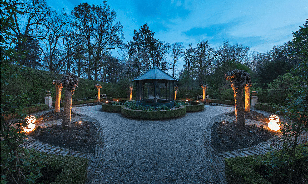 SLV Outdoor luminaire ROTOBALL Ball luminaire, white, E27, with switch, IP44, Ø 40 cm SLV Outdoor luminaire ROTOBALL Ball luminaire, white, E27, with switch, IP44, Ø 40 cm