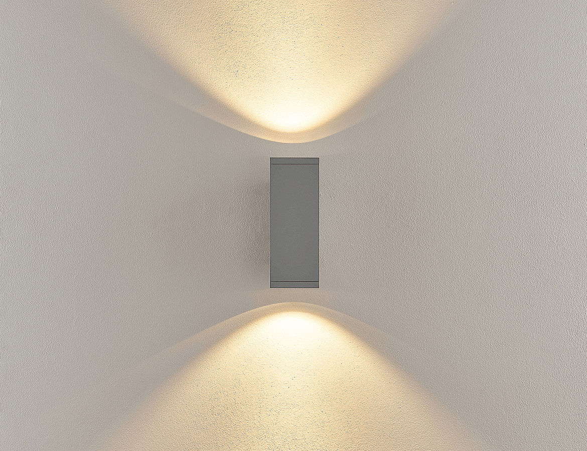 LED Fassadenstrahler SHORELINE PRO SQUARE 70 UP&DOWN, IP65 IK08, 7.5W 3000/4000K 780lm 30°, CRi >90, UGR<19, dimmbar LED Fassadenstrahler SHORELINE PRO SQUARE 70 UP&DOWN, IP65 IK08, 7.5W 3000/4000K 780lm 30°, CRi >90, UGR<19, dimmbar