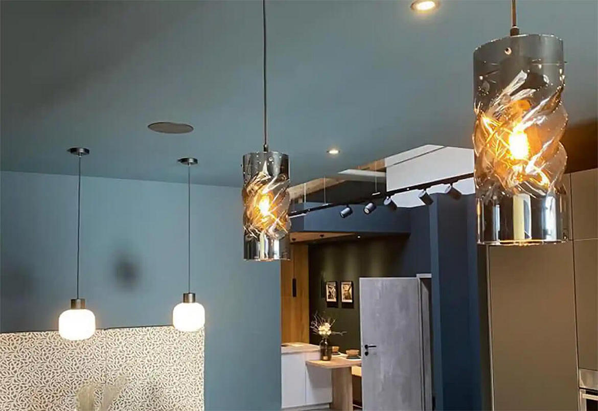 ISOLED Pendelleuchte INFINITY SMOKY CURLED GLASS, Ø 12cm / L 27cm, E27 (exkl.), gedrehter Zylinder, offenes Kabel 300cm ISOLED Pendelleuchte INFINITY SMOKY CURLED GLASS, Ø 12cm / L 27cm, E27 (exkl.), gedrehter Zylinder, offenes Kabel 300cm